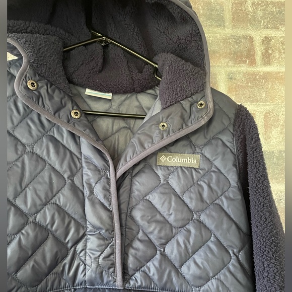 Women’s Columbia size small hooded fleece pullover with front pocket - Picture 4 of 5